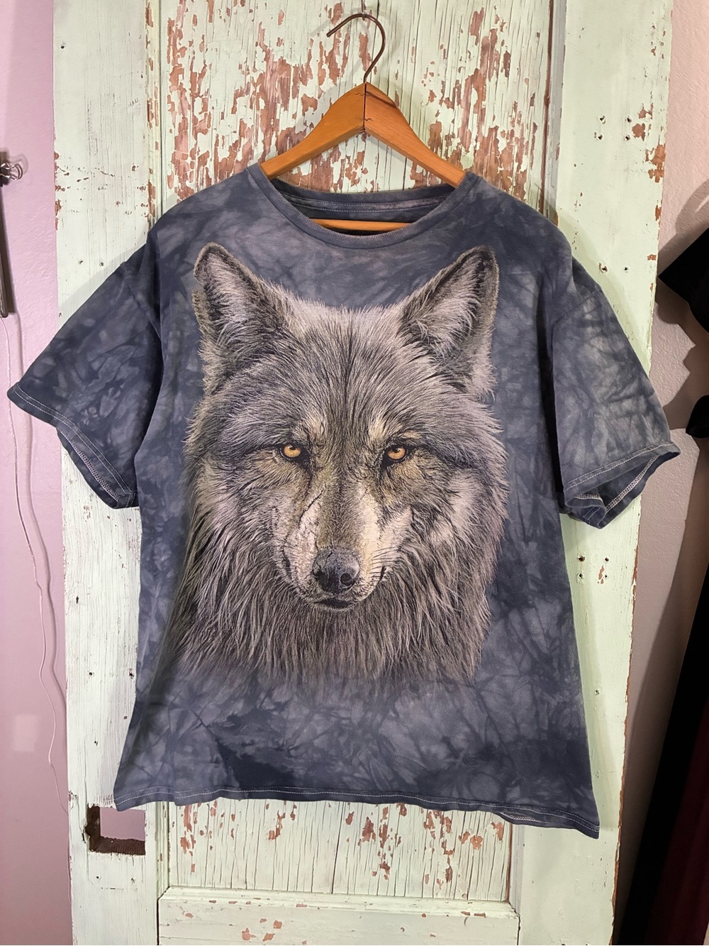 The Mountain me s Gray Tie-Dye Wolf Graphic Tee